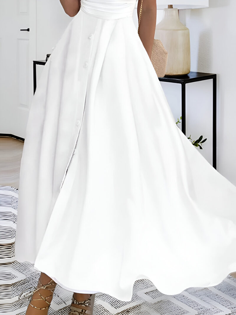 Robe blanche sans manches avec jupe évasée et boutons sur le devant