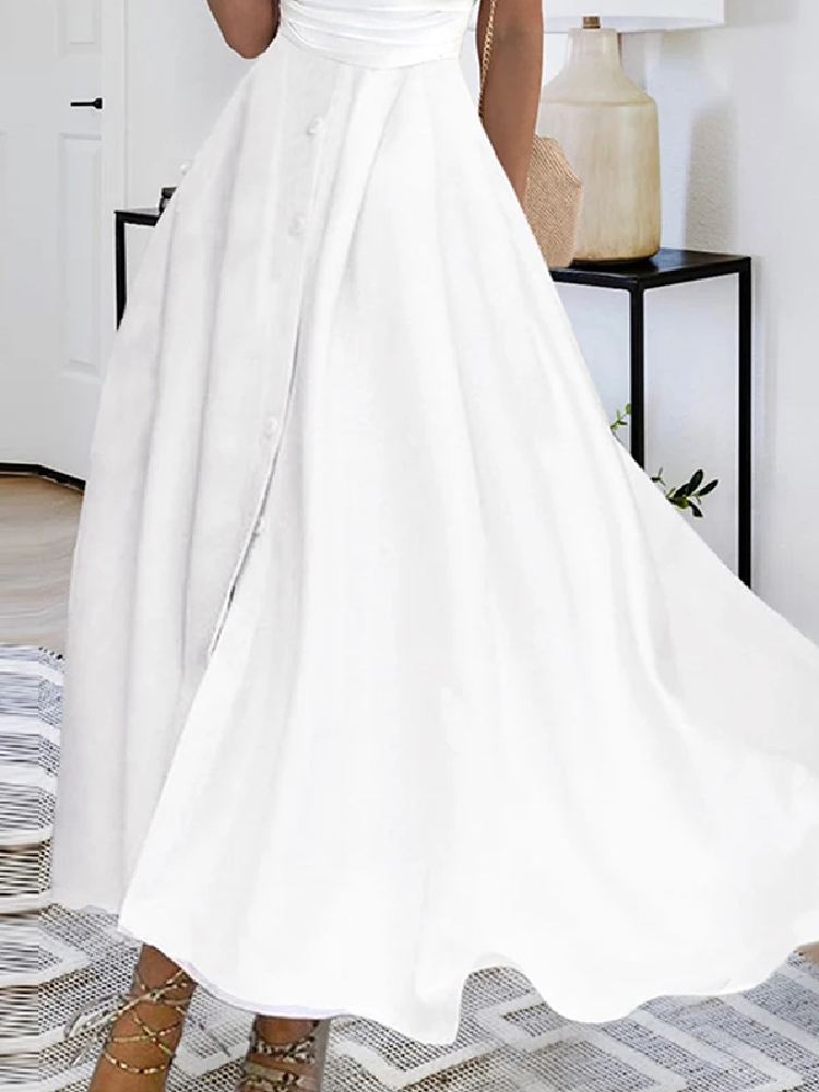 Robe blanche sans manches avec jupe évasée et boutons sur le devant